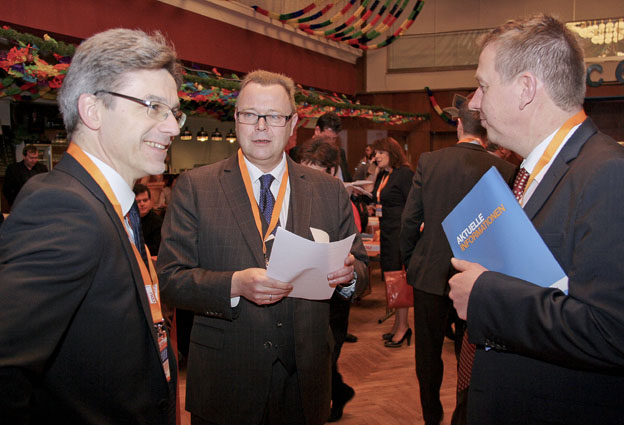 Bild: v.l.n.r.: Jörg Gampe (Bürgermeister der Stadt Finsterwalde), MdB Michael Stübgen (Kreisvorsitzender der CDU Elbe-Elster) und Landrat Christian Heinrich-Jaschinski